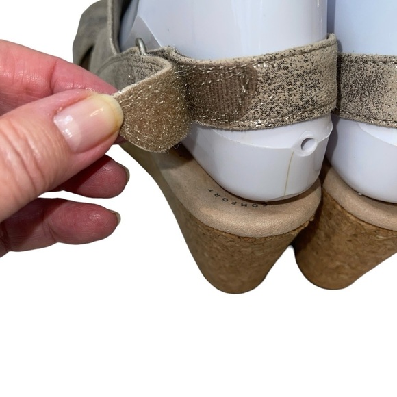 Clarks Collection Women Sandals Size 9M Metallic Slip On Cork Wedge Platform - Picture 7 of 14